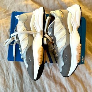 New in box Addidas Retropy F90